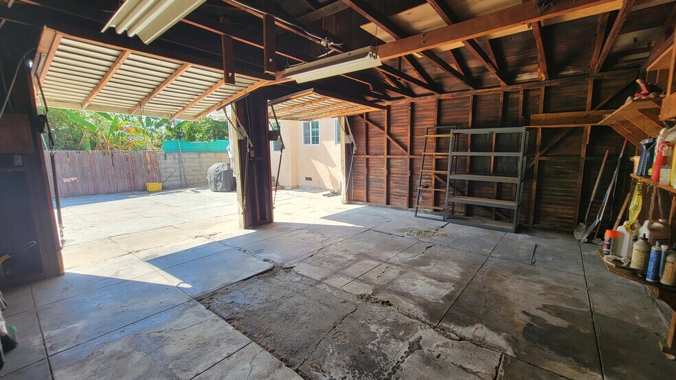 Building Photo - 1243 N Alexandria Ave