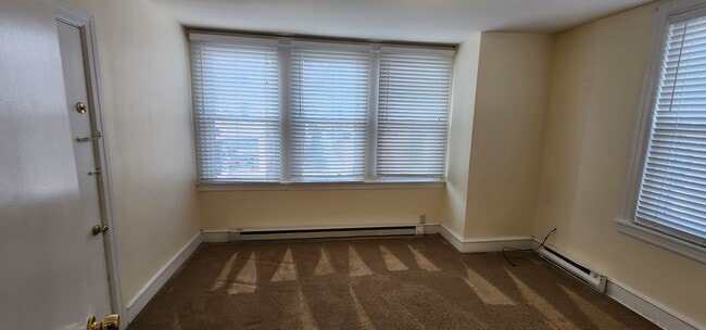 Building Photo - 33 S York Rd