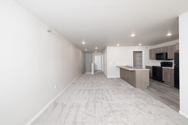 Building Photo - Golden Prairie