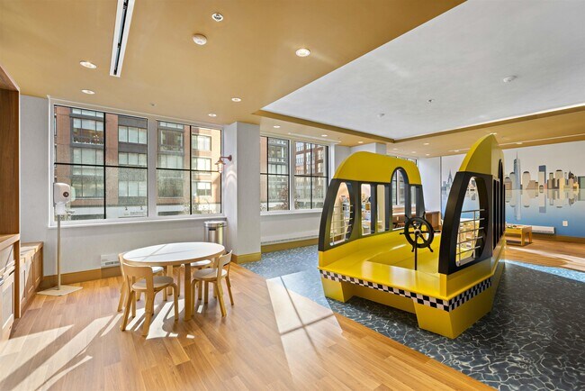 Building Photo - 1000 Maxwell Ln