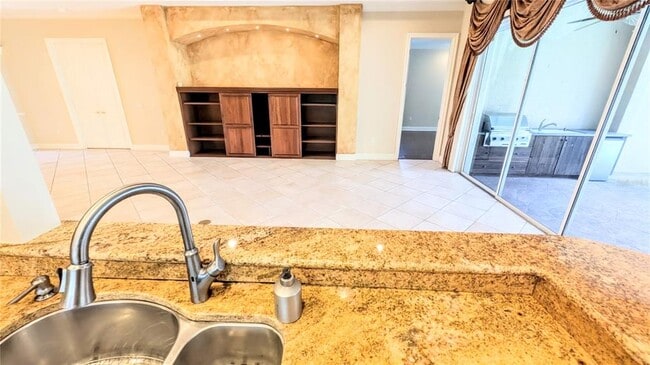 Building Photo - 124 Turquoise Ln