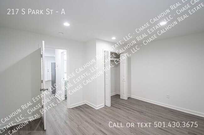 Building Photo - 217 S Park St