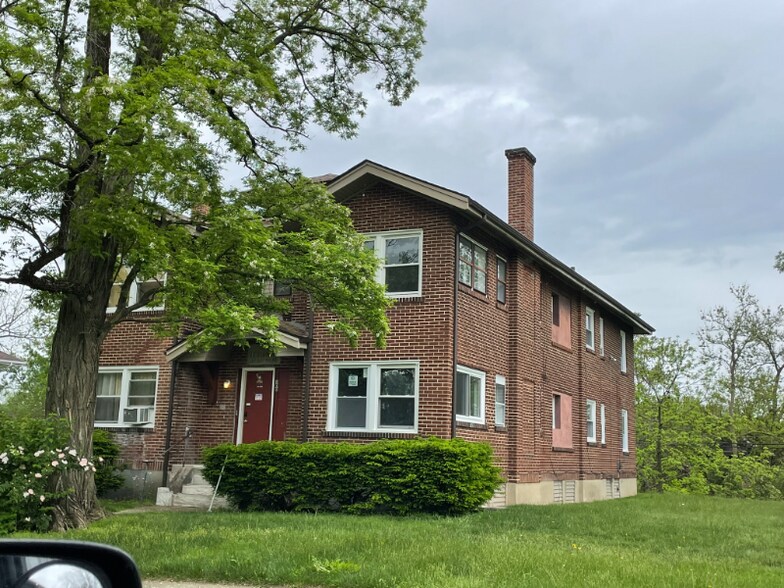 Building Photo - 300 Oxford Ave