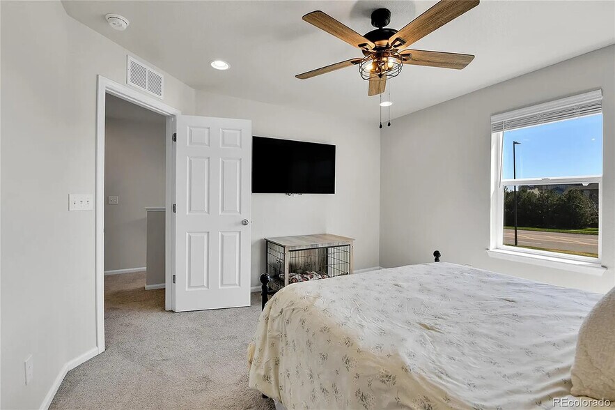 Building Photo - 6459 N Dunkirk St