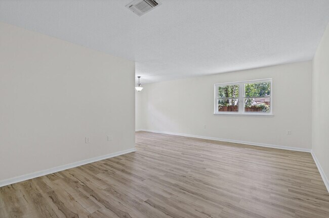 Building Photo - 20 Magnolia Ave
