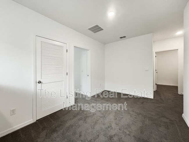 Building Photo - 33314 Darley Dl Trl