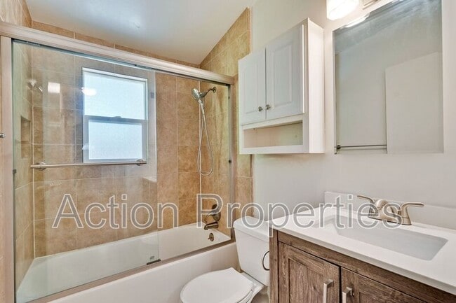 Building Photo - 1764 Montecito Ave