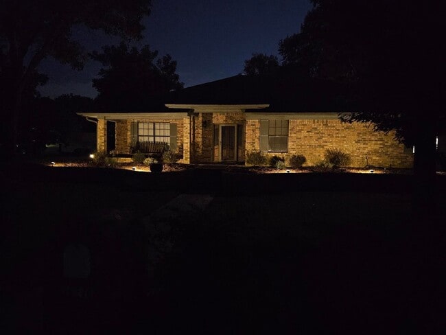 Building Photo - 18270 Stillwood Ln