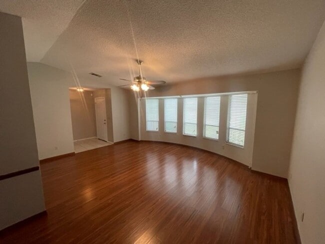 Building Photo - 356 Pipit St NE