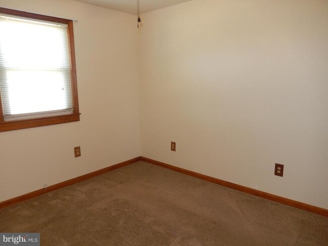 Building Photo - 16226 Little Ferry Rd