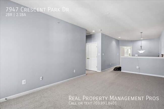 Building Photo - 7947 Crescent Park Dr