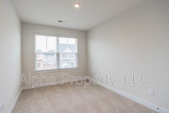 Building Photo - 215 Clearwood Dr