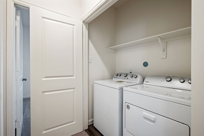 Building Photo - 614 Edge Lake Ct