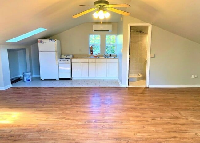 Building Photo - 616 Saluda Ave