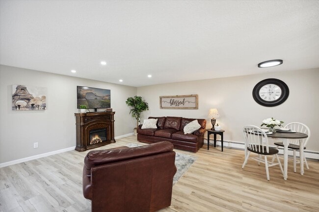 Building Photo - 2bd/1bth Apartment Condo in Aurora