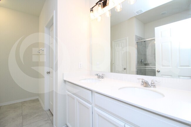 Building Photo - 5616 Cherrywood Wy