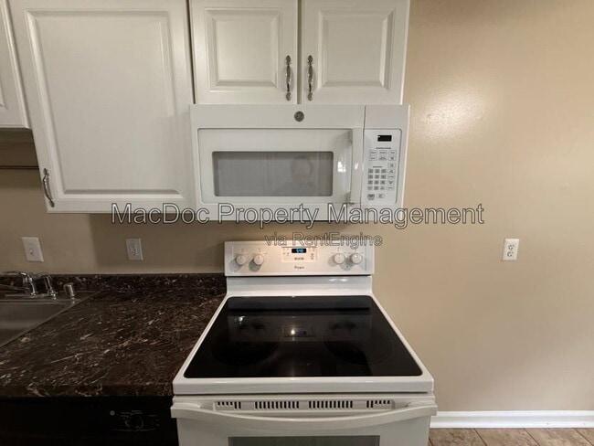 Building Photo - 14611 Earlham Ct
