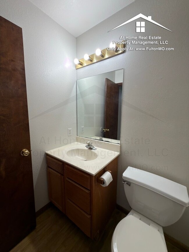 Building Photo - Sabre Circle 497–499 Duplex