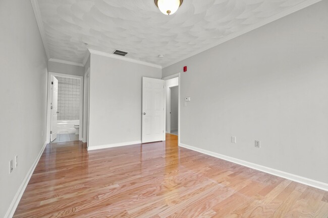 Building Photo - 215 Harvard St
