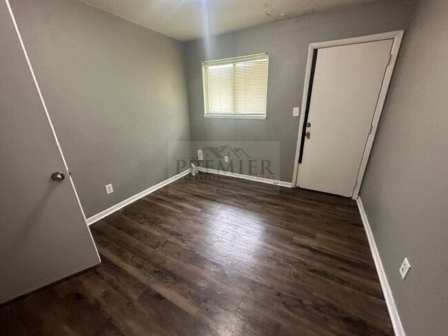 Building Photo - 6205 E 152nd Ter #A, Grandview, MO 64030 2...