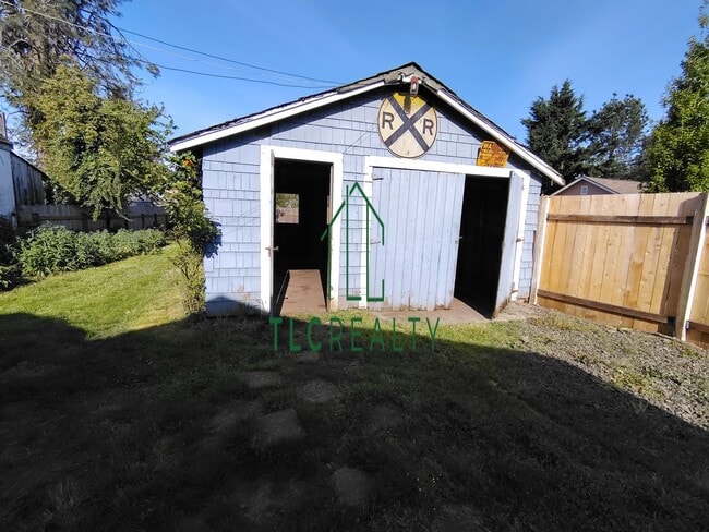 Building Photo - Quaint Home on S. Second St