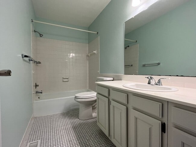 Building Photo - 2257 Oregon Ct