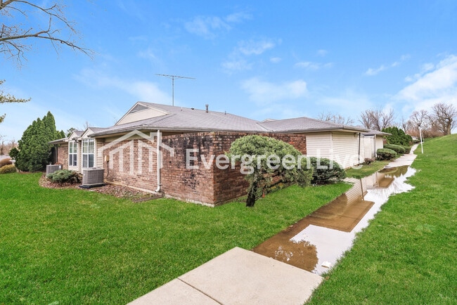 Building Photo - 5610 Troy Villa Blvd