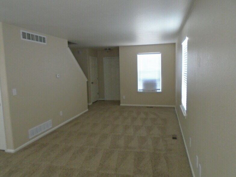 Building Photo - 1020 Quail Cir