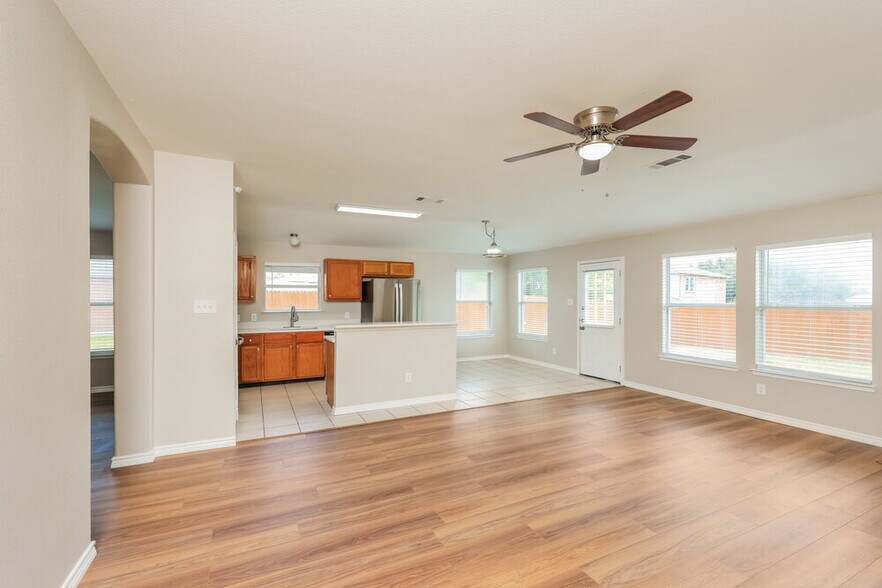 Building Photo - 2114 Rose May Dr