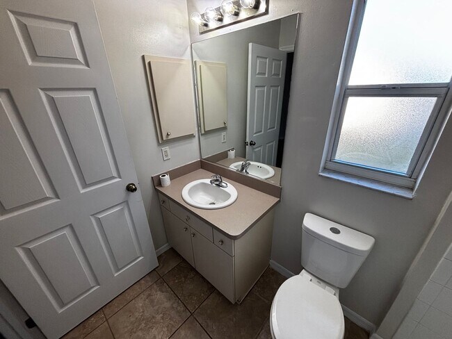 Building Photo - 3/2 Home Marion Oaks