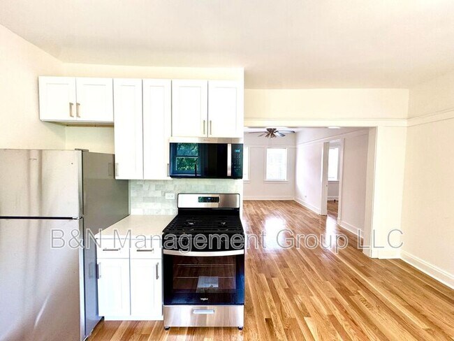 Building Photo - 1065 W Dakin St