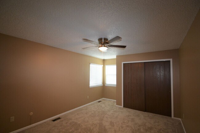 Building Photo - 4618 Excalibur Ct