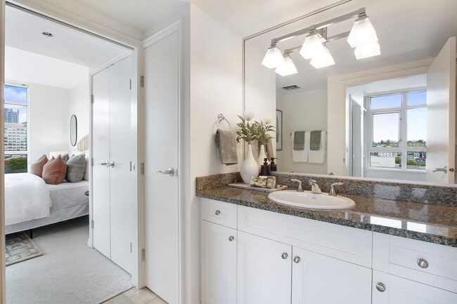 Building Photo - 1420 Terry Ave