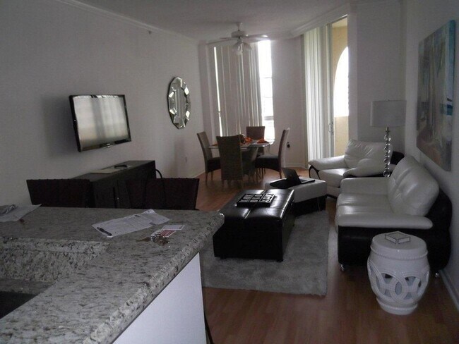 Building Photo - 520 SE 5 Ave