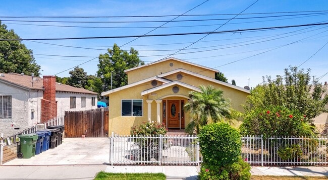 Primary Photo - 8400 Grape St