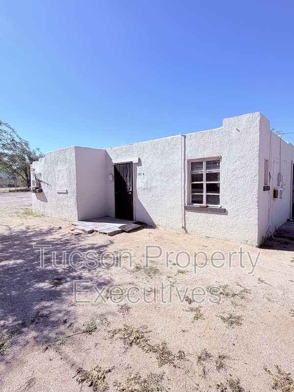 Building Photo - 132 E Jacinto St