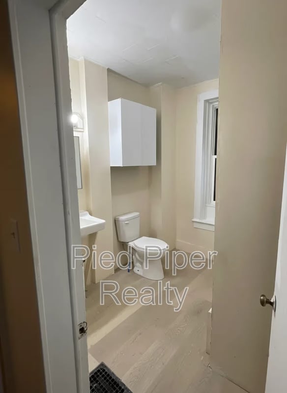 Building Photo - 810 E Shawnee St