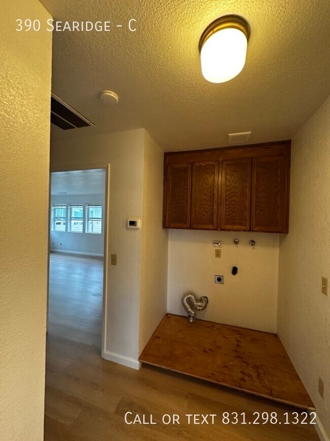 Building Photo - 390 Searidge-C