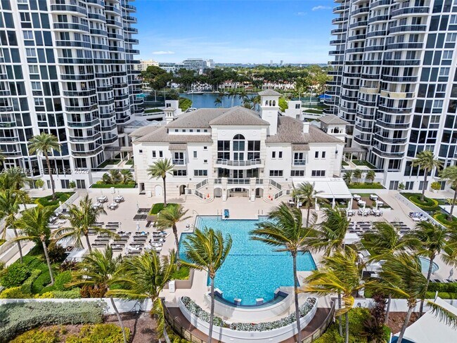 Building Photo - 4779 Collins Ave
