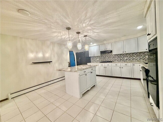 Building Photo - 94 S Prince Dr