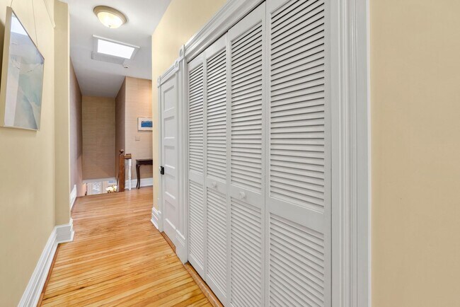 Building Photo - Beautiful 3 Bedroom Corner Lot on West Ave! ***Available 08/10/2026***