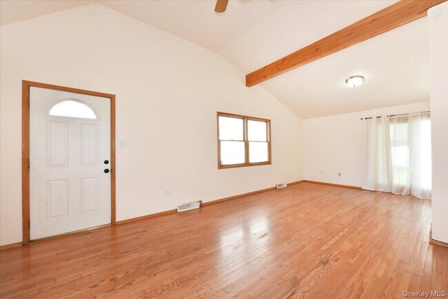 Building Photo - 257 Maple St