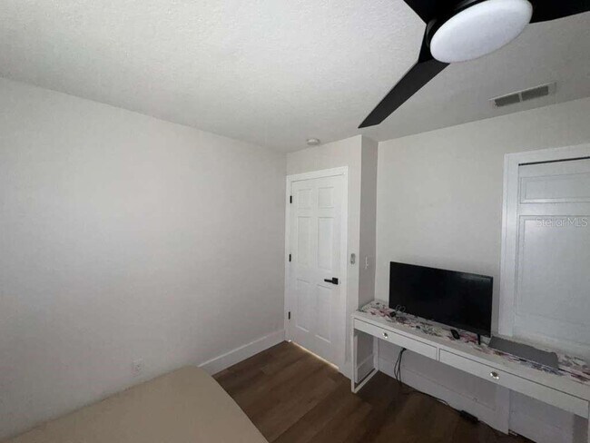 Building Photo - 2045 Jan Lan Blvd