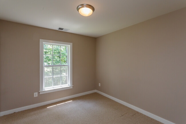 Building Photo - Beautiful 3-Bedroom Brookwood Townhome with 2-Car Garage — Don't Delay!