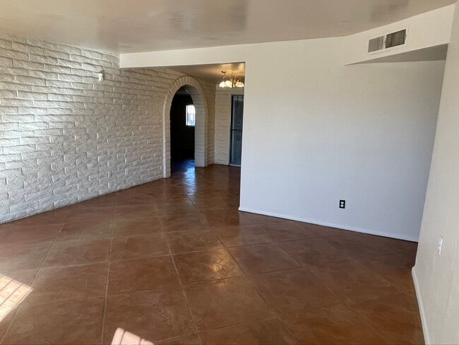 Building Photo - 7655 E Tulip Tree St