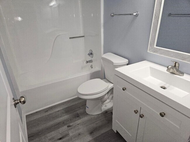 Building Photo - FOR RENT in NORTH COLUMBUS - Double Churches Area - Available Now!