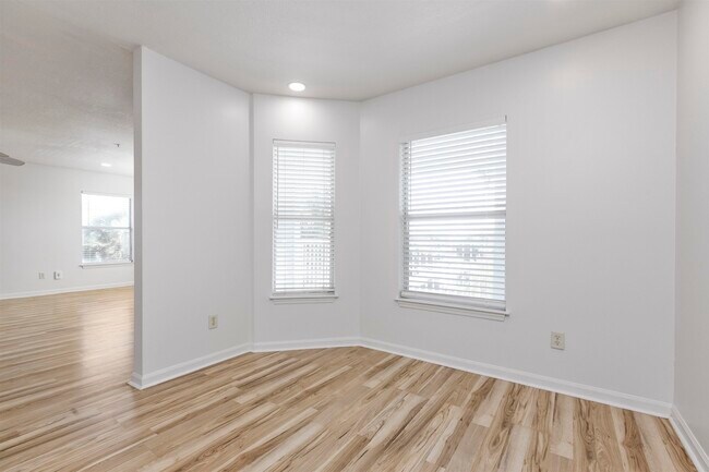 Building Photo - 206 16th St