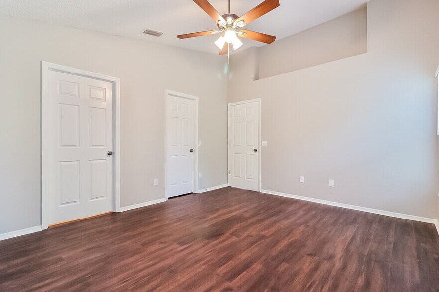 Building Photo - 8730 Morrison Oaks Ct