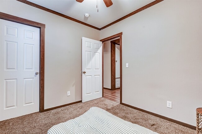 Building Photo - 11313 Delman St
