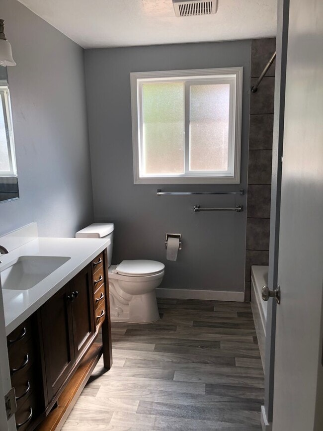 Building Photo - 2-Bedroom 1-Bathroom Duplex in Veneta